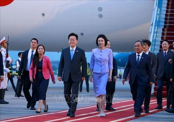 Tổng thống Hàn Quốc Lee Jae Myung và Phu nhân đến Hà Nội, bắt đầu thăm cấp Nhà nước tới Việt Nam