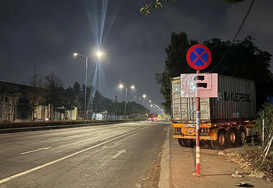 Tông vào ô tô dừng trên đường cấm, người đàn ông tử vong Tông vào ô tô dừng trên đường cấm, người đàn ông tử vong
