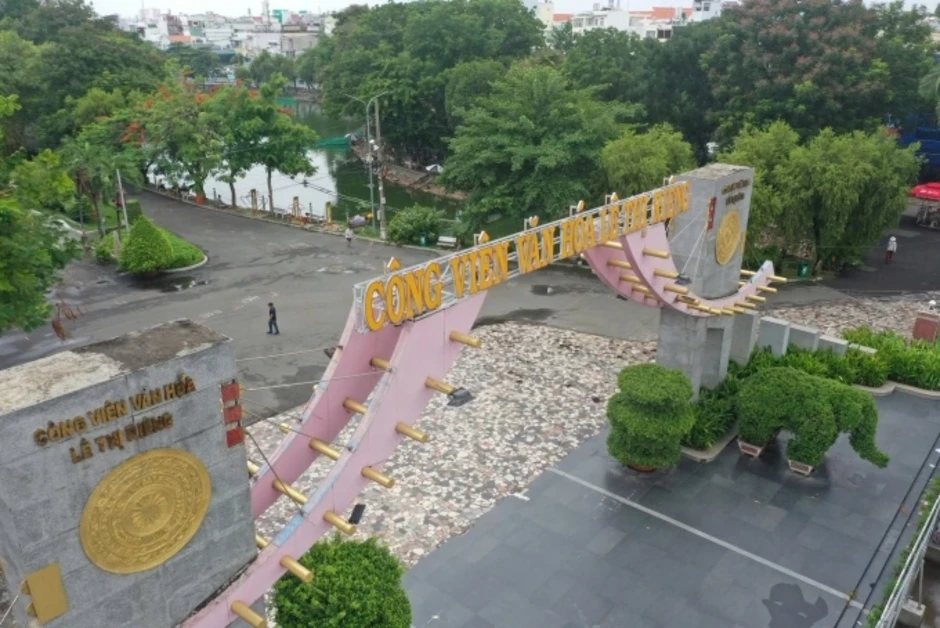 TP HCM khảo sát vị trí nghi hố chôn tập thể liệt sĩ ở công viên Lê Thị Riêng TP HCM khảo sát vị trí nghi hố chôn tập thể liệt sĩ ở công viên Lê Thị Riêng