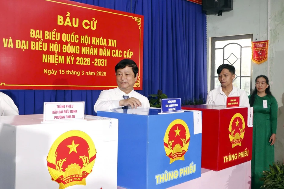TP. Hồ Chí Minh: Nhiều cử tri phường Phú An có mặt từ 6h sáng để bầu cử TP. Hồ Chí Minh: Nhiều cử tri phường Phú An có mặt từ 6h sáng để bầu cử