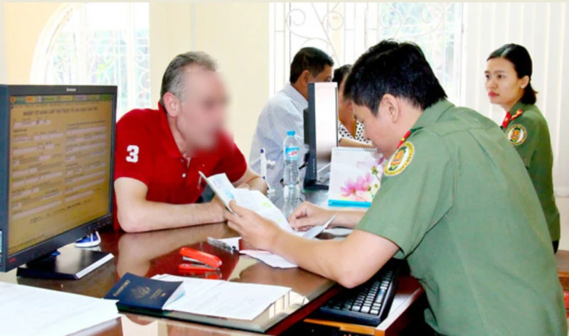 TP Hồ Chí Minh: Xử lý gần 500 trường hợp người nước ngoài quá hạn tạm trú TP Hồ Chí Minh: Xử lý gần 500 trường hợp người nước ngoài quá hạn tạm trú