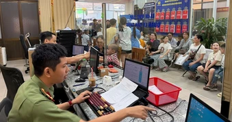 TP.HCM: 59 điểm làm việc xuyên lễ cấp căn cước cho học sinh cuối cấp