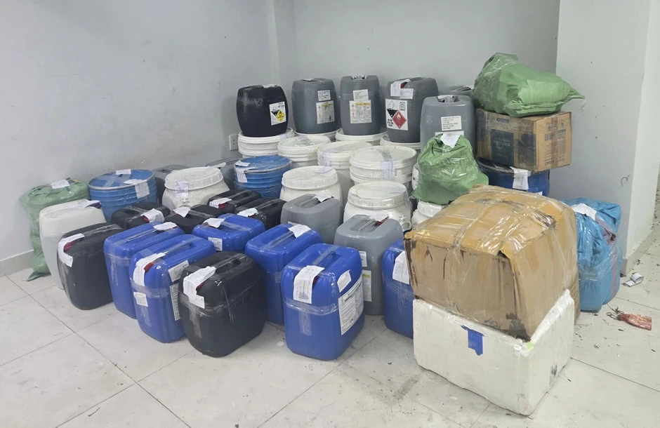 TP.HCM: Bắt giam giám đốc 'phù phép' a xít công nghiệp thành giấm ăn TP.HCM: Bắt giam giám đốc 'phù phép' a xít công nghiệp thành giấm ăn