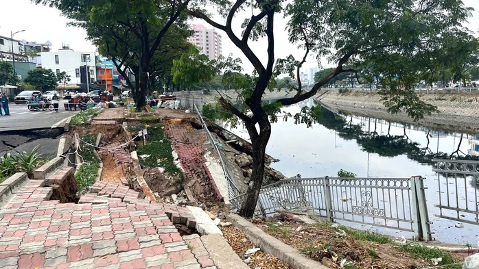 TPHCM: Cần 100 tỉ đồng khẩn cấp xử lý đường lún sụp ven kênh Tàu Hủ TPHCM: Cần 100 tỉ đồng khẩn cấp xử lý đường lún sụp ven kênh Tàu Hủ