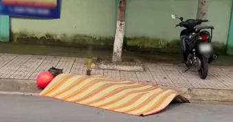 TP.HCM: Cha chở con gái trên đường thì gặp tai nạn, 4 người thương vong