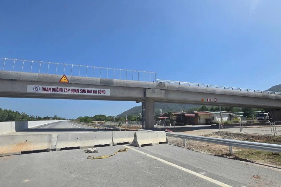 TPHCM chỉ đạo khẩn vụ cao tốc chưa thể thông cả tuyến chỉ vì một cầu vượt TPHCM chỉ đạo khẩn vụ cao tốc chưa thể thông cả tuyến chỉ vì một cầu vượt