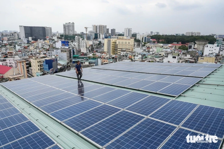 TP.HCM đặt mục tiêu tiết kiệm tối thiểu 3% điện năng, đẩy mạnh điện mặt trời mái nhà TP.HCM đặt mục tiêu tiết kiệm tối thiểu 3% điện năng, đẩy mạnh điện mặt trời mái nhà