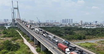 TPHCM hạn chế xe cộ qua cầu Phú Mỹ hơn 1 tháng
