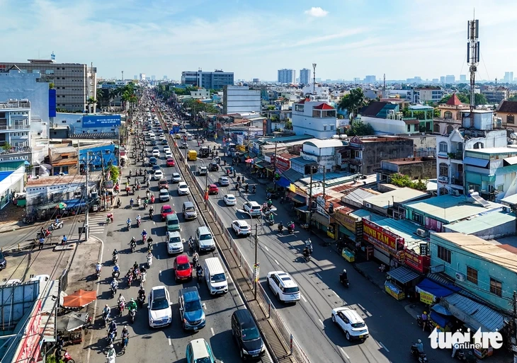 TP.HCM hỗ trợ người dân giải tỏa mặt bằng làm quốc lộ 13 nhằm kịp mốc ngày 30-7 TP.HCM hỗ trợ người dân giải tỏa mặt bằng làm quốc lộ 13 nhằm kịp mốc ngày 30-7