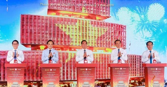 TP.HCM khởi công 4 dự án lớn, trao quyết định đầu tư siêu cảng Cần Giờ