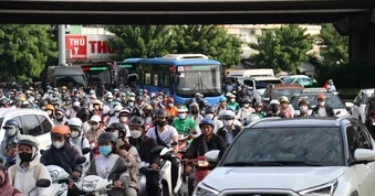 TPHCM miễn phí xe buýt: 'Cú hích' để người dân rời xe cá nhân?