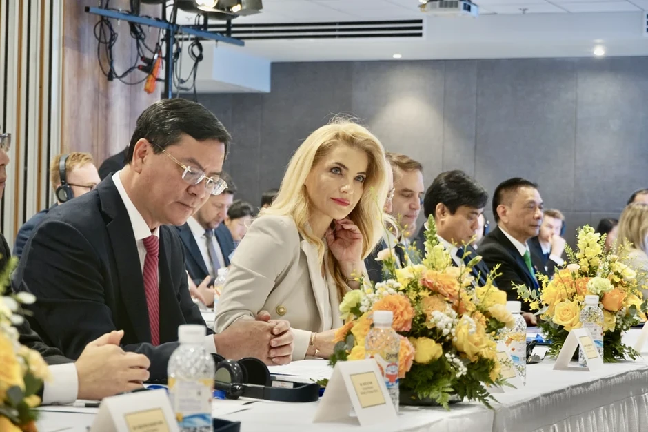 TP.HCM mời Slovakia cùng kiến tạo hành lang tăng trưởng châu Âu-ASEAN trong kỷ nguyên số TP.HCM mời Slovakia cùng kiến tạo hành lang tăng trưởng châu Âu-ASEAN trong kỷ nguyên số