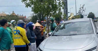 TPHCM: Nam tài xế tử vong bất thường trong ô tô trên đường Phạm Văn Đồng