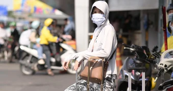 TPHCM nắng nóng kéo dài, có nơi trên 37 độ C