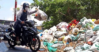 TP.HCM nhức nhối nạn xả rác: mạnh ai nấy xả, bất kể ngày đêm