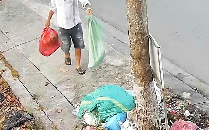 TP.HCM nhức nhối nạn xả rác: mạnh ai nấy xả, bất kể ngày đêm TP.HCM nhức nhối nạn xả rác: mạnh ai nấy xả, bất kể ngày đêm