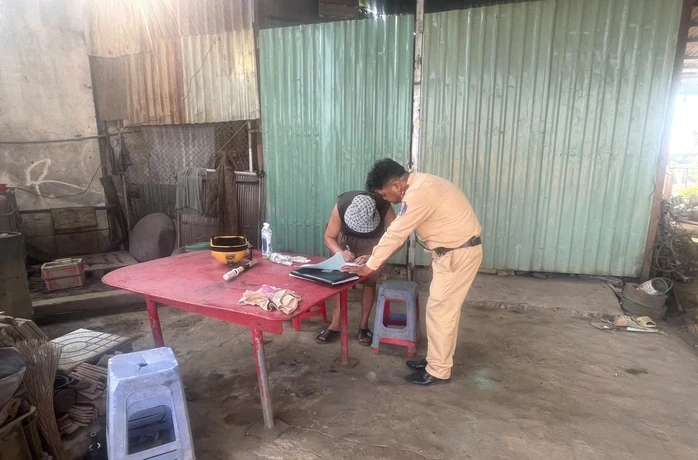 TPHCM: Phạt 56 triệu đồng do đưa xe bị tước phù hiệu cho tài xế chạy TPHCM: Phạt 56 triệu đồng do đưa xe bị tước phù hiệu cho tài xế chạy