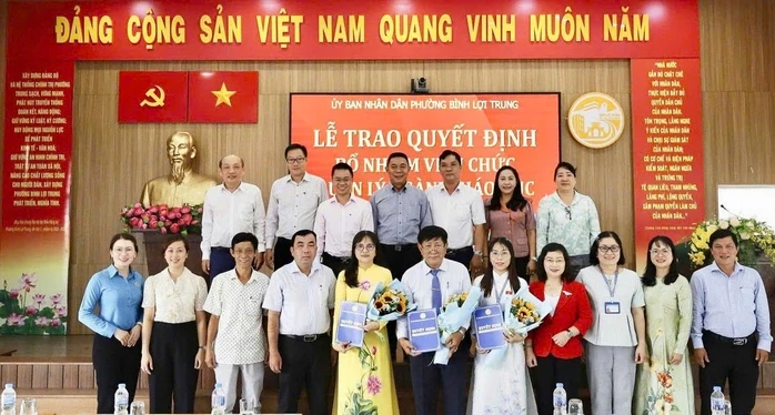 TPHCM: Phường Bình Lợi Trung bổ nhiệm hiệu trưởng các trường tiểu học TPHCM: Phường Bình Lợi Trung bổ nhiệm hiệu trưởng các trường tiểu học
