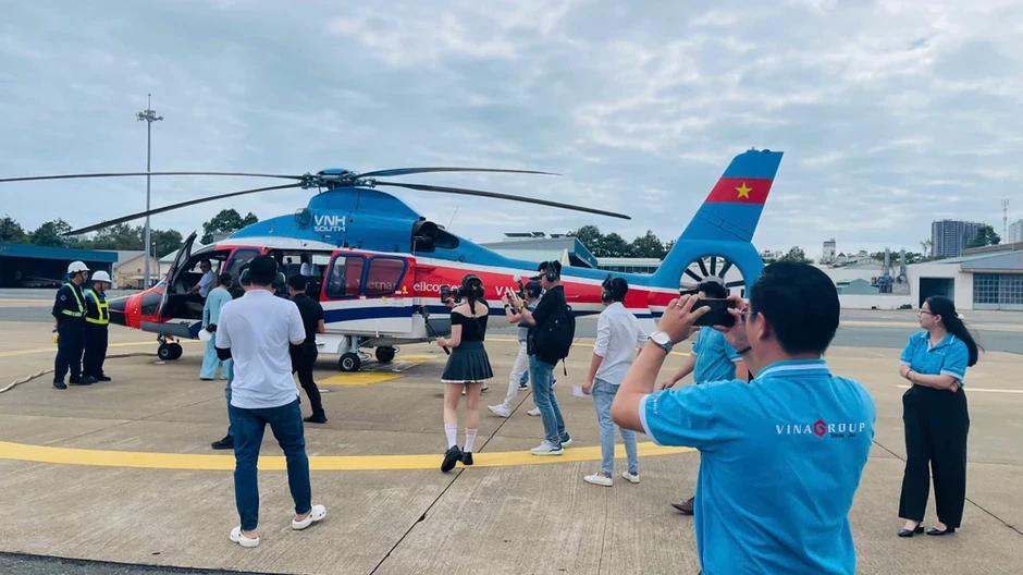 TP.HCM ra mắt tour trực thăng ngắm thành phố từ trên cao dịp lễ 30-4