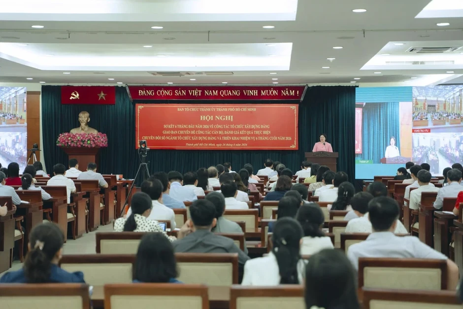 TP.HCM sẽ giao biên chế chính thức các xã, sở ngành trong tháng 7 TP.HCM sẽ giao biên chế chính thức các xã, sở ngành trong tháng 7