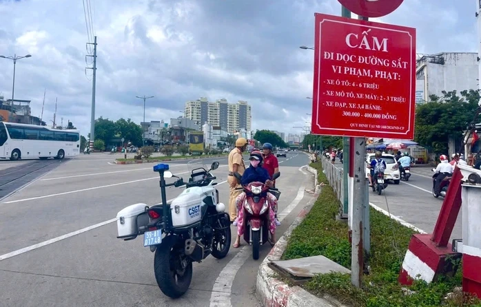 TPHCM: Tra cứu 111 xe máy bị phạt nguội trên đường Phạm Văn Đồng TPHCM: Tra cứu 111 xe máy bị phạt nguội trên đường Phạm Văn Đồng