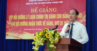 TPHCM: Trao gần 250 giấy chứng nhận cho học viên lớp bồi dưỡng lý luận chính trị và nhận thức Đảng