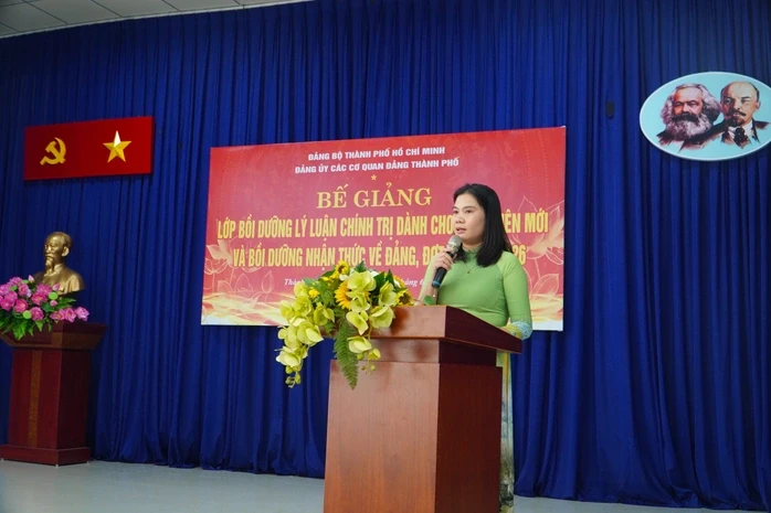 TPHCM: Trao gần 250 giấy chứng nhận cho học viên lớp bồi dưỡng lý luận chính trị và nhận thức Đảng TPHCM: Trao gần 250 giấy chứng nhận cho học viên lớp bồi dưỡng lý luận chính trị và nhận thức Đảng