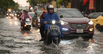 TPHCM và Nam Bộ chiều tối có mưa rào và dông rải rác
