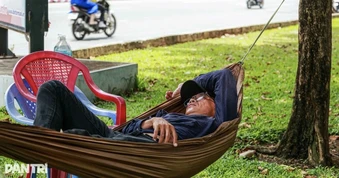 TPHCM và Nam Bộ nắng nóng 33-36 độ C, cảnh báo sốc nhiệt