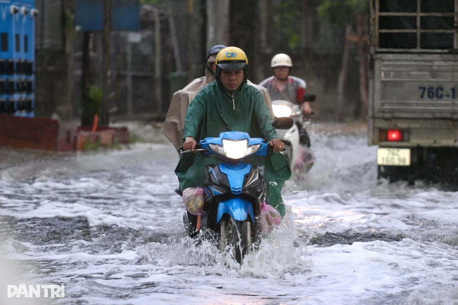 TPHCM và Nam Bộ ngày nắng, chiều tối có mưa rào