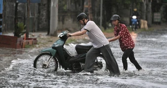 TPHCM và Nam Bộ ngày nắng nóng, chiều tối có mưa dông