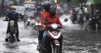TPHCM và Nam Bộ tiếp tục có mưa, biển động