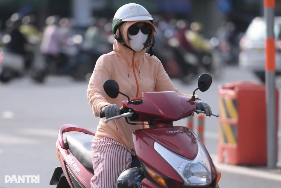 TPHCM và Nam Bộ tiếp tục nắng nóng, cảnh báo nguy cơ sốc nhiệt TPHCM và Nam Bộ tiếp tục nắng nóng, cảnh báo nguy cơ sốc nhiệt