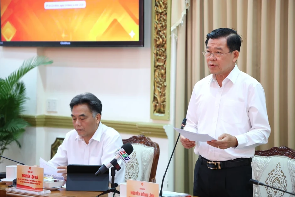 TP.HCM: Xã 200.000 dân chỉ có 50 cán bộ, phường 50.000 dân lại có 70 người TP.HCM: Xã 200.000 dân chỉ có 50 cán bộ, phường 50.000 dân lại có 70 người