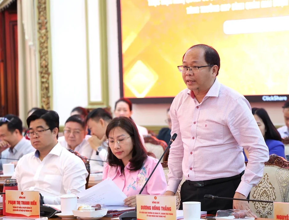 TP.HCM: Xã 200.000 dân chỉ có 50 cán bộ, phường 50.000 dân lại có 70 người TP.HCM: Xã 200.000 dân chỉ có 50 cán bộ, phường 50.000 dân lại có 70 người