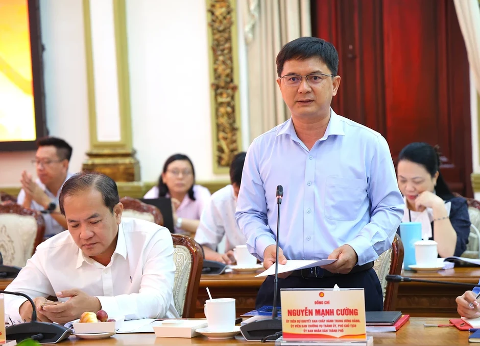 TP.HCM: Xã 200.000 dân chỉ có 50 cán bộ, phường 50.000 dân lại có 70 người TP.HCM: Xã 200.000 dân chỉ có 50 cán bộ, phường 50.000 dân lại có 70 người