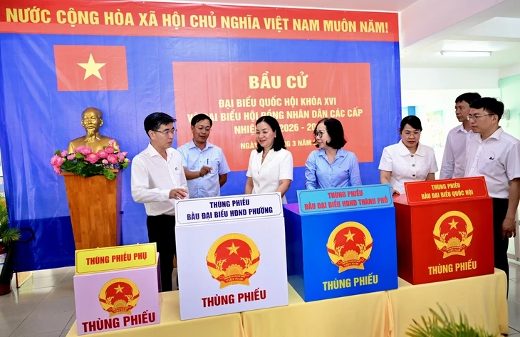 TP.HCM yêu cầu vận động cử tri đi bầu sớm, bầu đủ, tránh bầu thay TP.HCM yêu cầu vận động cử tri đi bầu sớm, bầu đủ, tránh bầu thay