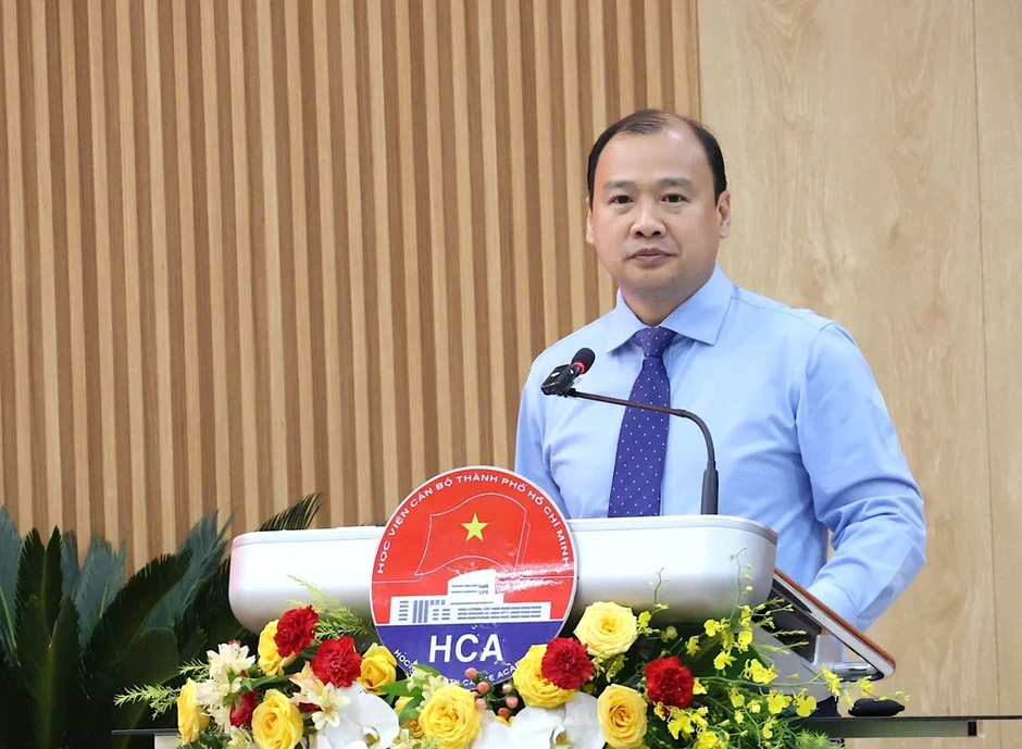 Trang bị lý luận chính trị cho cán bộ đấu tranh với quan điểm sai trái Trang bị lý luận chính trị cho cán bộ đấu tranh với quan điểm sai trái