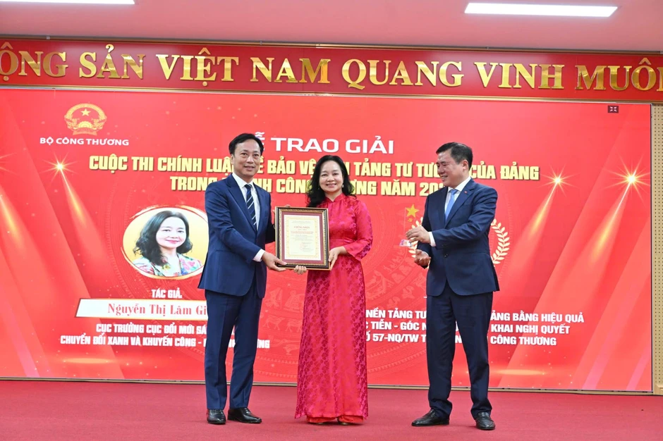 Trao giải Cuộc thi Bảo vệ nền tảng tư tưởng của Đảng trong ngành Công Thương năm 2026’ Trao giải Cuộc thi Bảo vệ nền tảng tư tưởng của Đảng trong ngành Công Thương năm 2026’