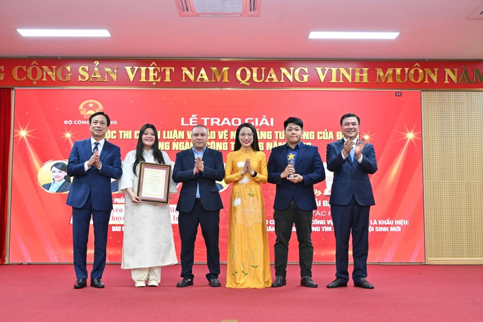 Trao giải Cuộc thi Bảo vệ nền tảng tư tưởng của Đảng trong ngành Công Thương năm 2026’ Trao giải Cuộc thi Bảo vệ nền tảng tư tưởng của Đảng trong ngành Công Thương năm 2026’
