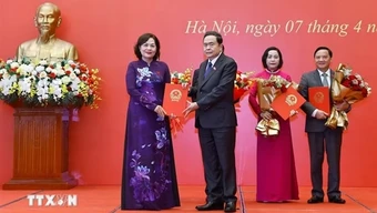Trao Nghị quyết của Quốc hội, Ủy ban Thường vụ Quốc hội về công tác cán bộ