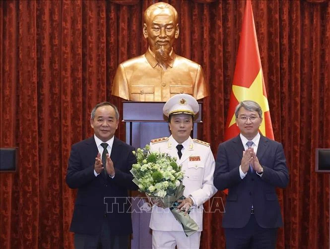Trao quyết định thăng quân hàm Thượng tướng cho đồng chí Đặng Hồng Đức