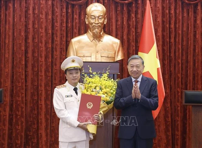 Trao quyết định thăng quân hàm Thượng tướng cho đồng chí Đặng Hồng Đức