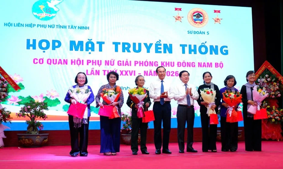 Tri ân các thế hệ phụ nữ giải phóng miền Đông Nam Bộ Tri ân các thế hệ phụ nữ giải phóng miền Đông Nam Bộ
