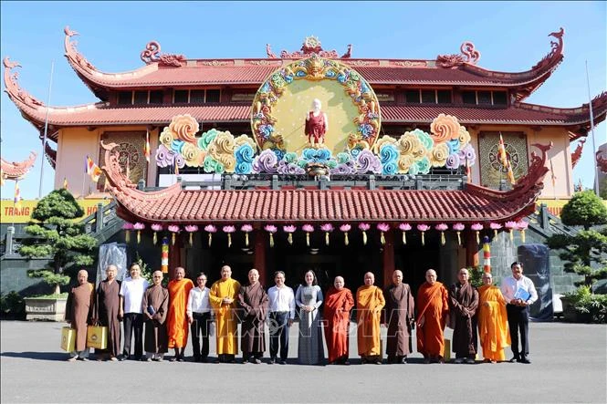 Tri ân đóng góp của chức sắc Phật giáo với công tác Mặt trận Tri ân đóng góp của chức sắc Phật giáo với công tác Mặt trận