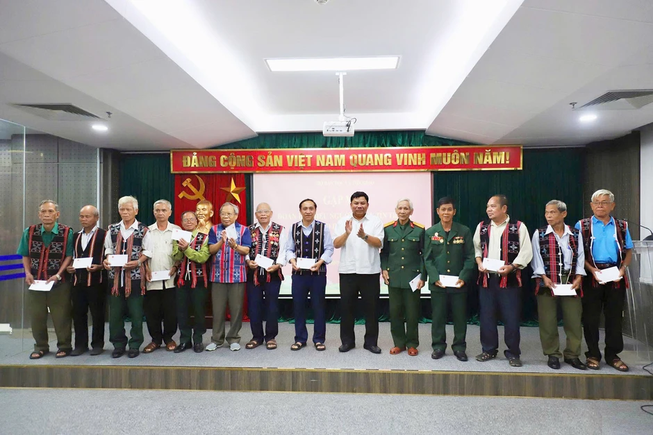 Triển khai chính sách mới đối với Người có uy tín đúng đối tượng, hiệu quả Triển khai chính sách mới đối với Người có uy tín đúng đối tượng, hiệu quả