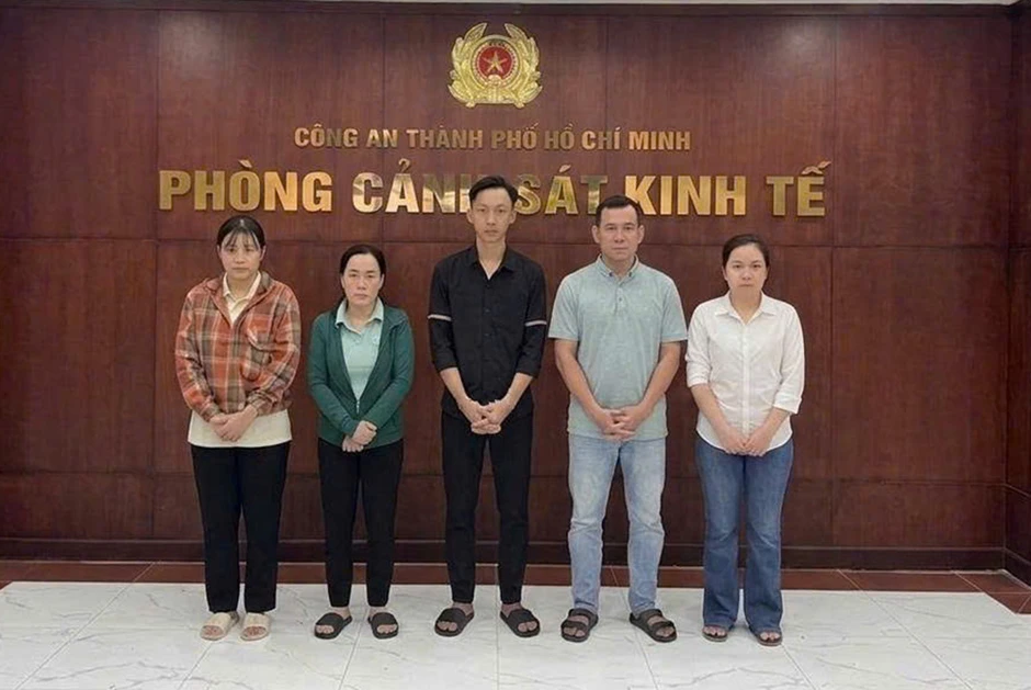 Triệt phá 'công xưởng' kem trộn gắn mác Mỹ, Thái Lan quy mô lớn ở TPHCM Triệt phá 'công xưởng' kem trộn gắn mác Mỹ, Thái Lan quy mô lớn ở TPHCM