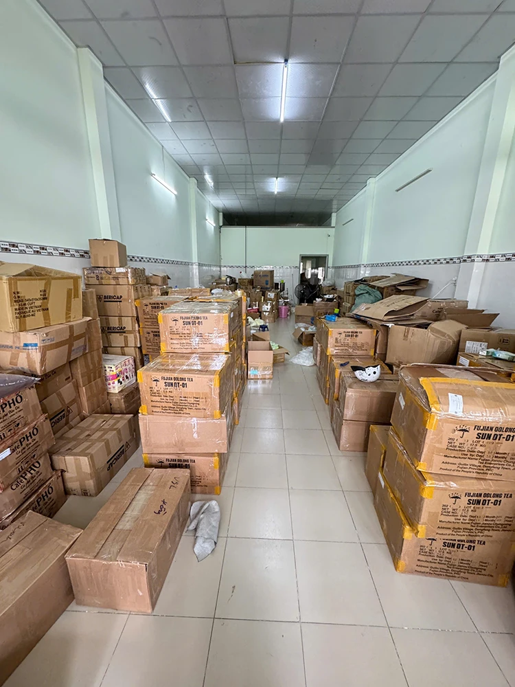 Triệt phá 'công xưởng' kem trộn gắn mác Mỹ, Thái Lan quy mô lớn ở TPHCM Triệt phá 'công xưởng' kem trộn gắn mác Mỹ, Thái Lan quy mô lớn ở TPHCM