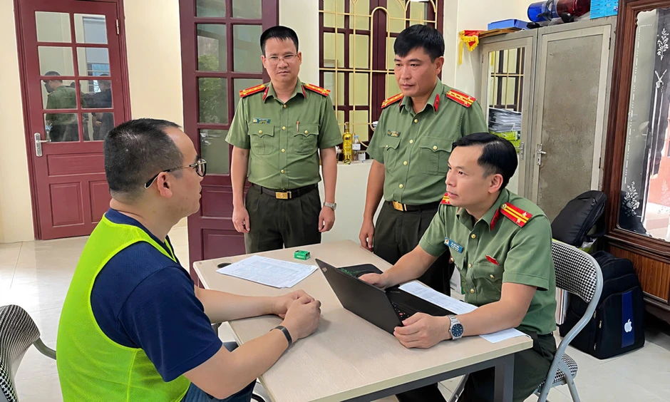 Triệt phá đường dây đánh bạc hàng nghìn tỷ đồng, nhiều thành viên có học vấn cao Triệt phá đường dây đánh bạc hàng nghìn tỷ đồng, nhiều thành viên có học vấn cao