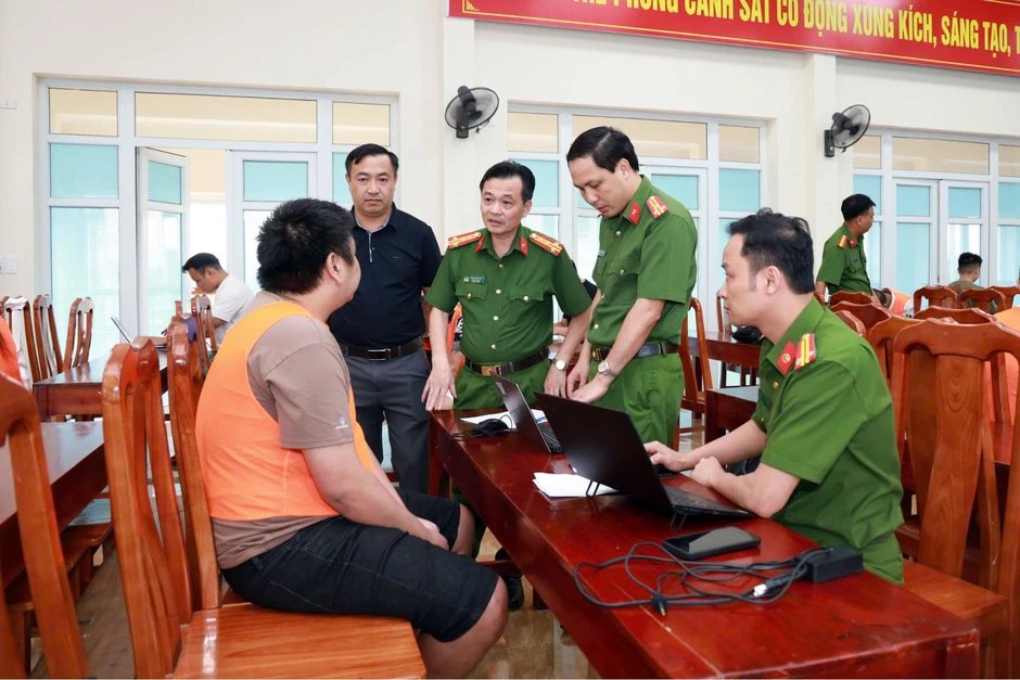 Triệt phá đường dây lừa đảo hơn 1.500 tỷ đồng, bắt giữ 91 đối tượng Triệt phá đường dây lừa đảo hơn 1.500 tỷ đồng, bắt giữ 91 đối tượng